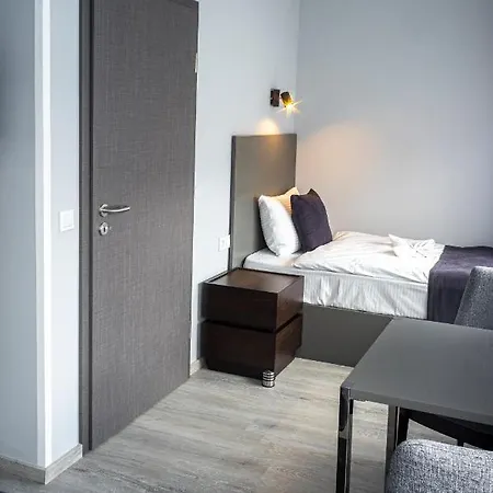 M&m Loewen מלון *