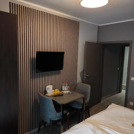 Hotel Loewen *
